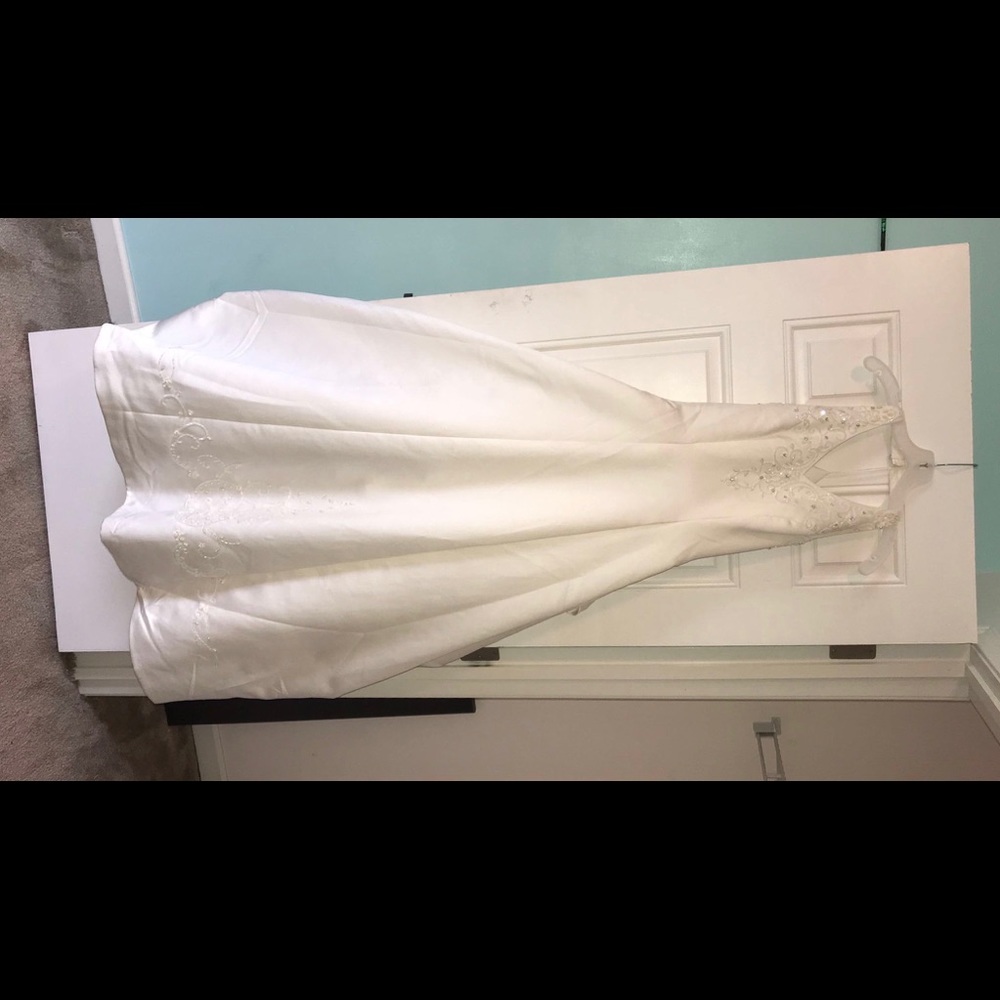 David’s Bridal Halter Top Wedding Dress - Picture 2 of 8